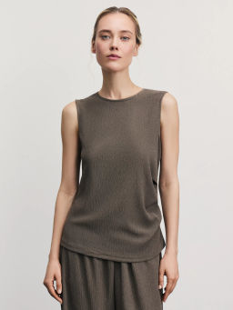 Топ из фактурной ткани с декоративной сборкой / Zarina  фото 3