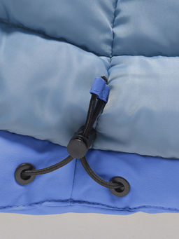 Парка зимняя подростковая для девочки с капюшоном и мехом василькового цвета 9534Vs - Valianly фото 17