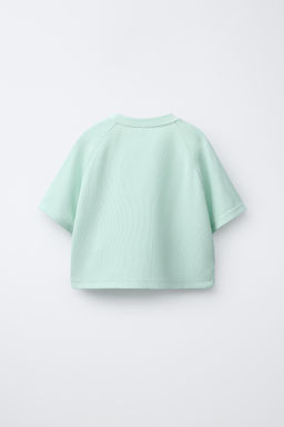 CAMISETA TEXTO RELIEVE CONTRASTE / Verde claro