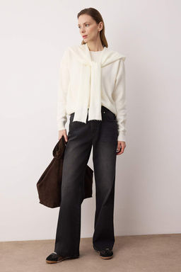 Ekru Yumusak Dokulu Genis Kal?p Sall? Triko Kazak TWOAW26KZ00166