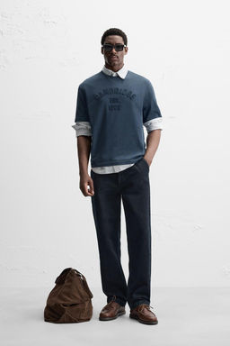 CAMBRIDGE EMBOSSED TEXT T-SHIRT