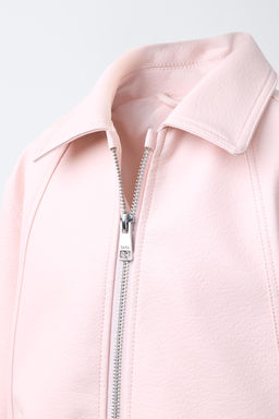 CAZADORA BOMBER EFECTO PIEL / Rosa pastel