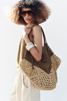 BOLSO SHOPPER CUERPO TRENZADO / Beige claro