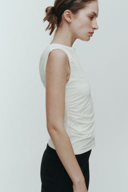 Top drapeado con escote barco - H&m фото 4