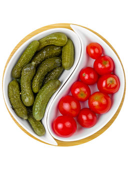 Тарелка под оливки 100 мл 15*15*3,5 см "Инь-Янь айсберг волны" на деревяной подставке