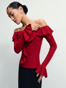 Приталенный лонгслив с рюшами / Zarina