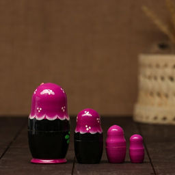 Матрёшка дерево «Божья коровка», фиолетовый платок, 5 кукольная, 9-11 см