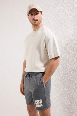 TRENDYOL MAN Siyah Regular/Normal Kesim Orta Boy Sehir Bask?l? Sort TMNSS22SR0406