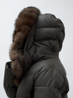 с МЕХОМ ПЕСЕЦ ПРЕМИУМ класса Полупальто зимние темно-коричневого цвета - Mtforce фото 17