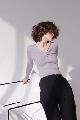 12240 Лонгслив с драпировкой серый - Martichelli фото 3