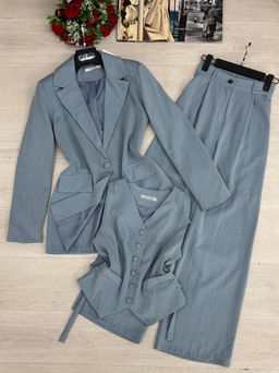 Костюм тройка