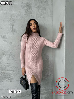 Вязанное женское платье с разрезом