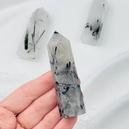 Кристалл из Кварца с включением Турмалина