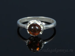 Кольцо с янтарём в посеребрении круг 8мм коньячный