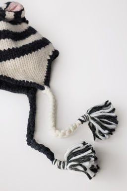 100% WOOL ZEBRA BEANIE LIMITED EDITION - Zara фото 9