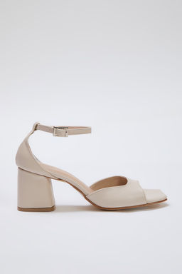 Trendyol Shoes Siyah Bilekten Baglamal? Blok Topuk Kare Burun Kad?n Topuklu Ayakkab? TAKSS25TO00015