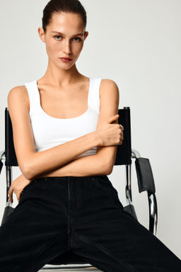 Top sin mangas en microfibra - H&m фото 11