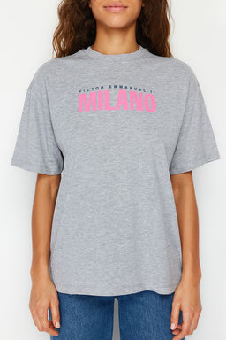 TRENDYOLMILLA Beyaz %100 Pamuk Bask?l? Oversize/Genis Kal?p Bisiklet Yaka Orme T-Shirt TWOSS24TS00066 фото 4