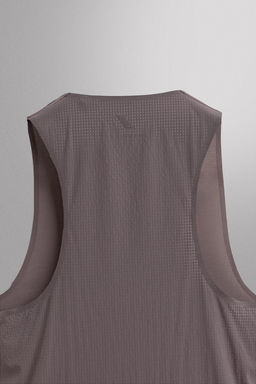 CAMISETA TANK LIGERA RUNNING / Morado