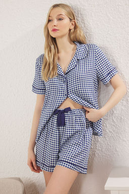 Trendyolmilla Lacivert Ekoseli Kurdele/Fiyonklu ve Biyeli Viskon Sortlu Dokuma Pijama Tak?m? THMSS25PT00279