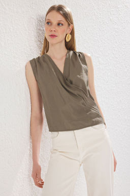 Trendyolmilla Haki Modal Omuzlar? Buzgulu Drapeli Anvelop Dokuma Bluz TWOSS25BZ00246