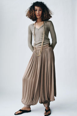 CAMISETA RIB ESCOTE PICO / Khaki claro - Zara фото 3