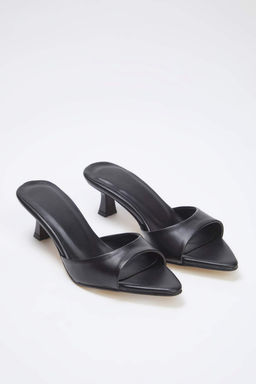 Siyah Sivri Burun Kitten Topuklu Kad?n 3 cm Topuklu Terlik TAKSS25TO00111