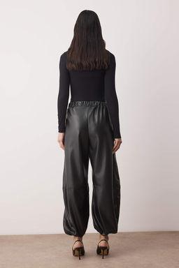 Siyah Salvar/Harem Deri Lastik Pacal? S?k Pantolon TPRAW26PL00003 - Trendyolmilla фото 4