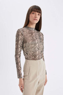 Женская приталенная футболка с длинным рукавом из тюля со змеиным узором и полуводолазкой приталенного кроя - Defacto фото 4