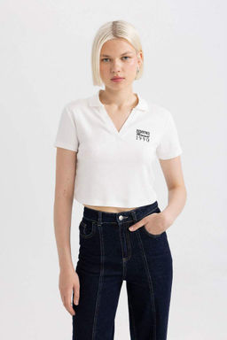 Приталенная футболка с короткими рукавами и воротником-поло с принтом