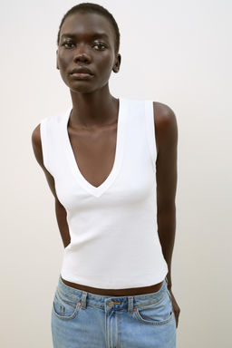 CAMISETA ALGOD?N ESCOTE PICO / Blanco - Zara фото 2