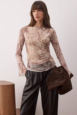 Ekru Soyut Animal Kay?k Yaka Asimetrik Detayl? Fitted/vucuda Oturan Orme Bluz TWOAW26BZ00128