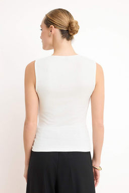 Ekru Fitted/Vucuda Oturan Degaje Yaka Kolsuz Yumusak Orme Bluz TWOSS26BZ00523