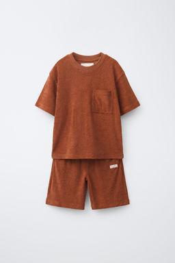CONJUNTO CAMISETA Y BERMUDA RAYAS EFECTO TOALLA / Tabaco