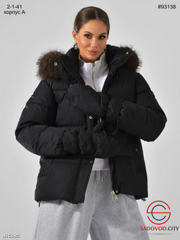 Тёплая зимняя женская куртка с варежками