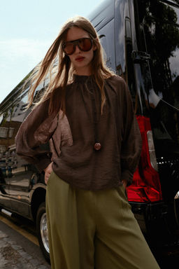 SEMI-SHEER PUFF SLEEVE BLOUSE