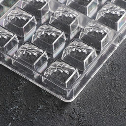 Форма для конфет и шоколада KONFINETTA Ягодный лист, 27.5?17.5?2.5 см, 24 ячейки 2.7?2.5?1.2 см, прозрачная  фото 4