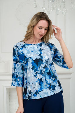 Костюм женский из кофты с рукавом 3/4 и брюк из вискозы Элеонора синие цветы