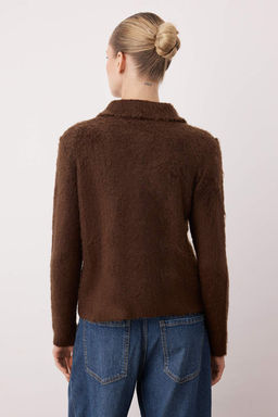 Koyu Kahverengi Gul Dugme Detayl? Buklet Iplikli Genis Kal?p Triko H?rka TWOAW26HI00109