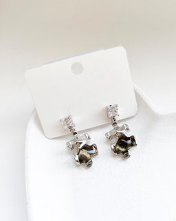 Стильные серьги