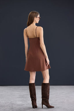 Trendyol Studio Kahverengi K?sa / Mini Esnek Gomlek Detayl? Dokuma Elbise TWOAW26EL00308 - Trendyolmilla фото 3