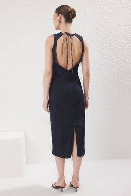 Koyu Mavi S?rt Dekolteli Y?rtmac Detayl? Midi Comfort/Esnek Denim Elbise TWOSS25EL00598 - Trendyolmilla фото 4