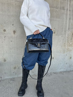 Женская лаковая сумка под крокодила HW-7711 Блек