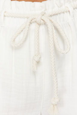 TRENDYOLMILLA Beyaz Kemerli Dokuma Baglamal? Muslin Plaj Sort & Bermuda TBESS24SR00008  фото 6