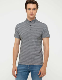 Черная футболка с воротником поло