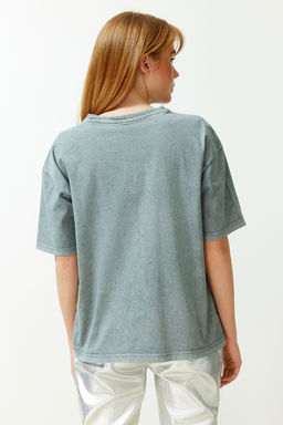 TRENDYOLMILLA Gri Slogan Bask?l? Y?kamal? Relaxed/Rahat Kal?p Bisiklet Yaka Orme T-Shirt TWOSS24TS00107 фото 6