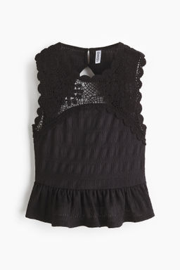 Top texturizado con detalles efecto crochet