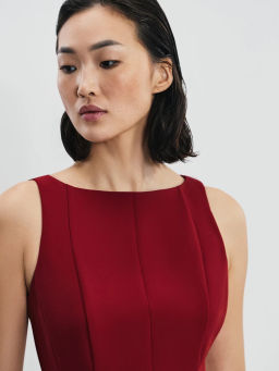 Платье мини приталенного силуэта / Zarina