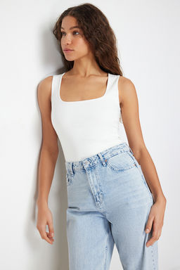 Ekru Kare Yaka S?f?r Kol Pamuklu Esnek Fitted/Vucuda Oturan Orme Atlet TWOSS24AL00013