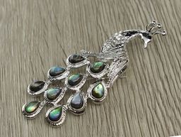 Брошь перламутр "Павлинчик" гелиотис